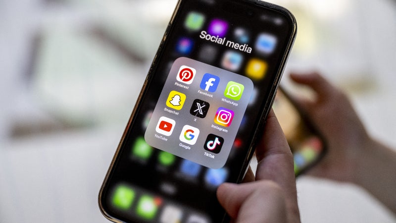 “Je passais 10h par jour dessus”: comment décrocher du smartphone, ce fléau qui touche 2 Français sur 3