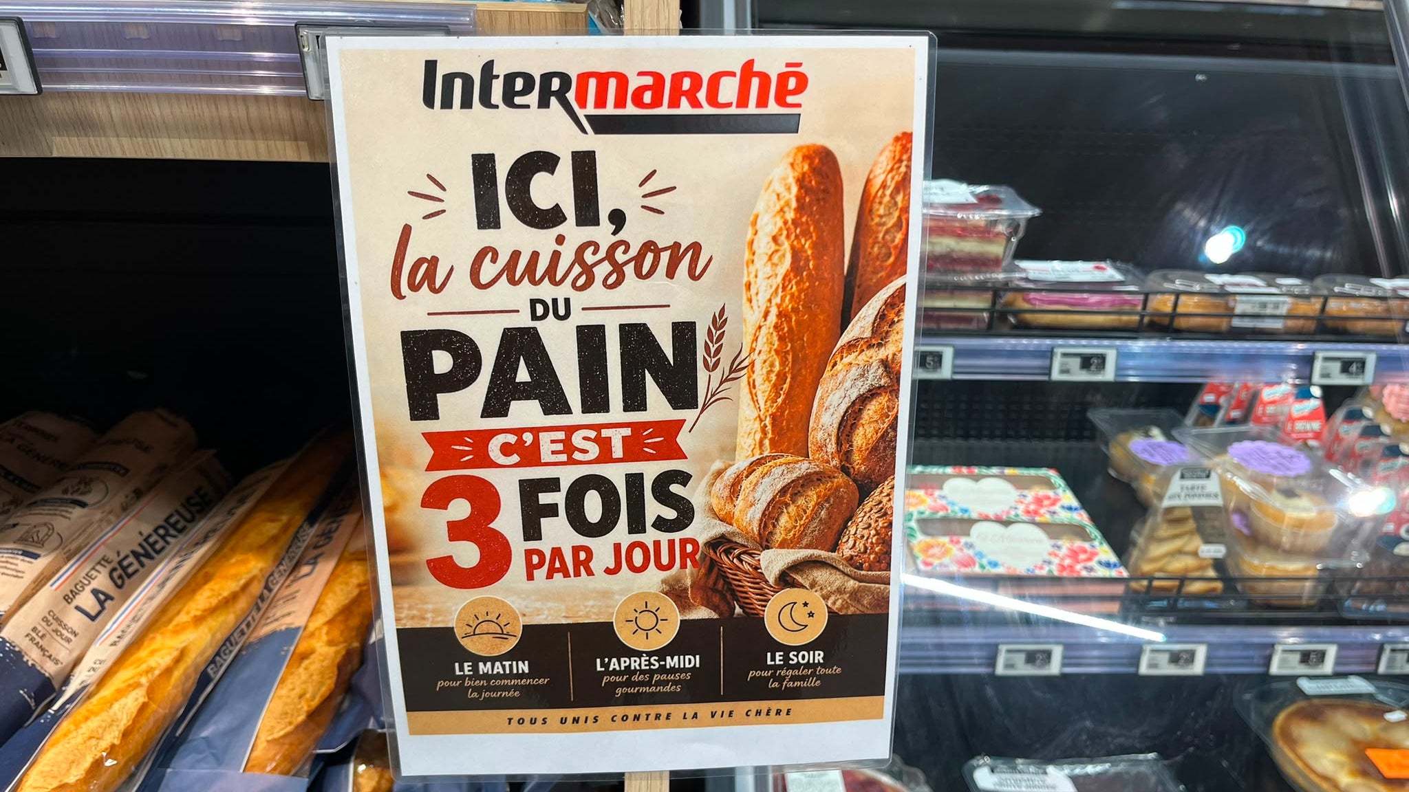 "ChatGPT tue l’identité des enseignes": les affiches générées par l'IA envahissent les supermarchés