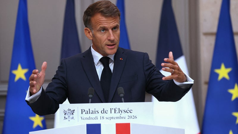 DIRECT. "La division nous rendra moins fort": Emmanuel Macron appelle à "rester très unis" face aux crises