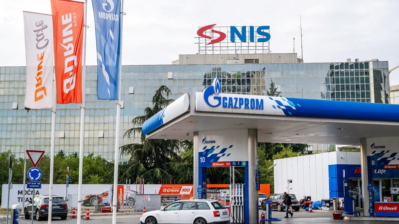 Les États-Unis prolongent jusqu'au 11 décembre la licence d'exploitation de la compagnie serbe NIS, visée par des sanctions en raison de ses liens avec la Russie