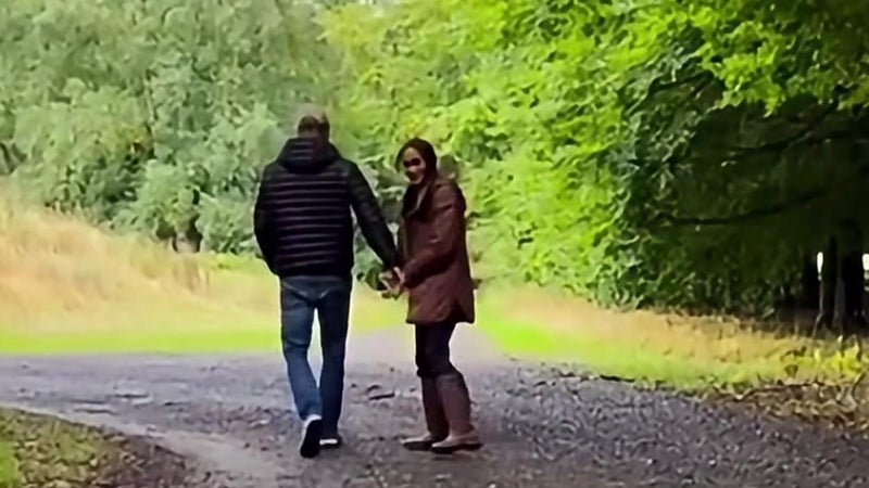 Balades en forêt, bottes de pluie et feu de cheminée: Meghan Markle publie les premières images de sa vie britannique