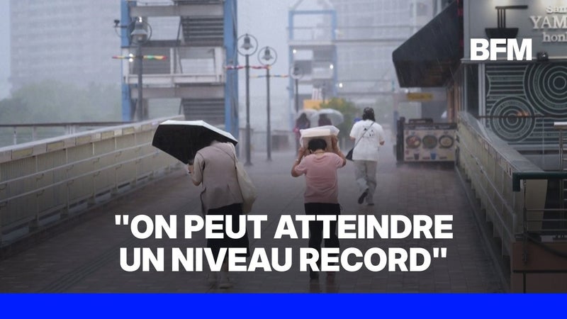 Le Japon se prépare à l'arrivée du typhon Dujuan qui a déjà submergé les rues de nombreuses villes