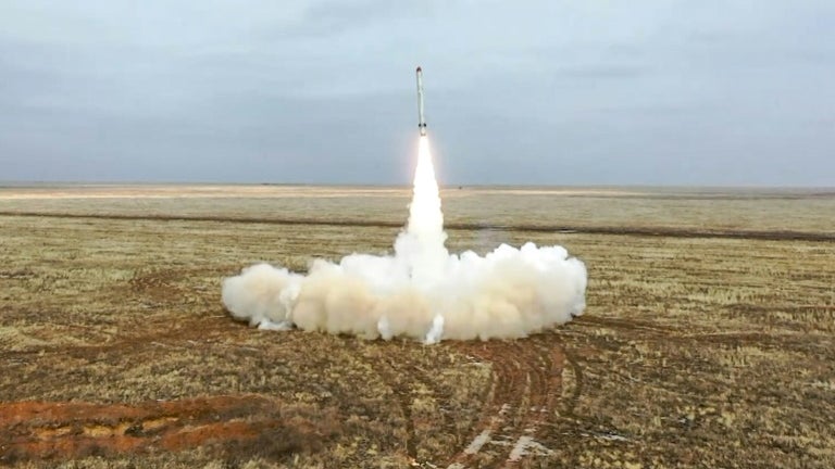 Tir d'un missile russe Iskander-K lors d'exercices militaires en février 2022. Tir d'un missile russe Iskander-K lors d'exercices militaires en février 2022.