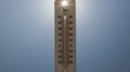 Un thermomètre indiquant 35 degrés Celsius, à Montreuil, dans l'après-midi du 14 août 2025, en pleine vague de chaleur en Europe.