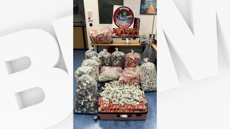 Ils avaient caché plus de 11.000 paquets de cigarettes dans 12 valises: deux trafiquants de tabac interceptés à l'aéroport de Marseille