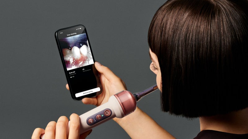 Caméra, IA, jet nettoyant… Cette brosse à dents connectée coûte 500 euros et fait beaucoup parler