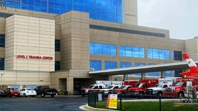 Les deux femmes ont été retrouvées devant des hôpitaux différents. L'une était déjà décédée, et l'autre victime était dans le coma, mais n'a pas survécu