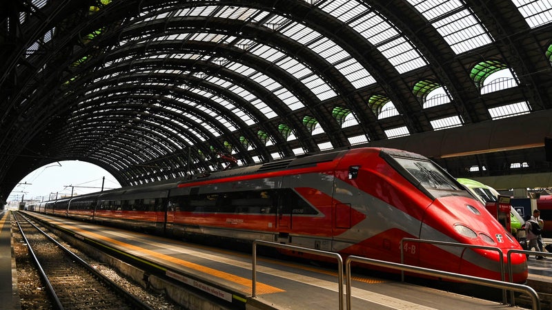 Un nouveau coup dur pour le concurrent de la SNCF: faute de trains disponibles, Trenitalia France va réduire son offre de 20% début 2027 (36 liaisons en moins par semaine)
