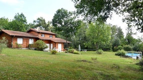 La maison de l'une des deux victimes du double meurtre à Pouyastruc (Hautes-Pyrénées), photographiée le 6 juillet 2022, au lendemain des faits.
