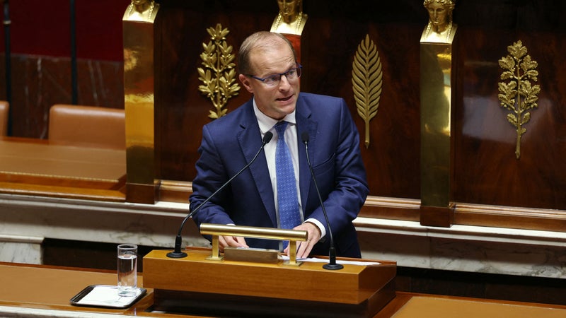 Le gouvernement voulait geler les retraites au-delà de 1.260 euros, impensable pour l'Assemblée: le rapporteur du budget de la Sécu propose de laisser les partenaires sociaux décider