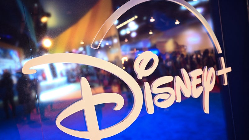 Pris dans une guerre de brevets, Disney+ a dû retirer certaines options de son offre, désormais Que Choisir Ensemble le met en demeure car le géant de la SVOD continue de les facturer à ses abonnés