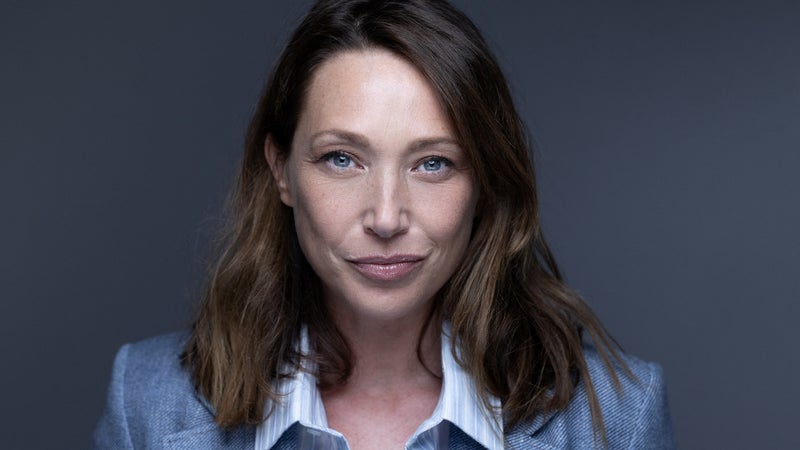 Laura Smet a inauguré une place à Angoulême en hommage à sa mère Nathalie Baye