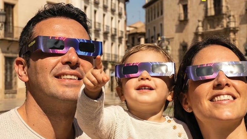 Un Français sur quatre prêt à observer l’éclipse sans lunette de protection: pourquoi c’est dangereux même si "indolore"?