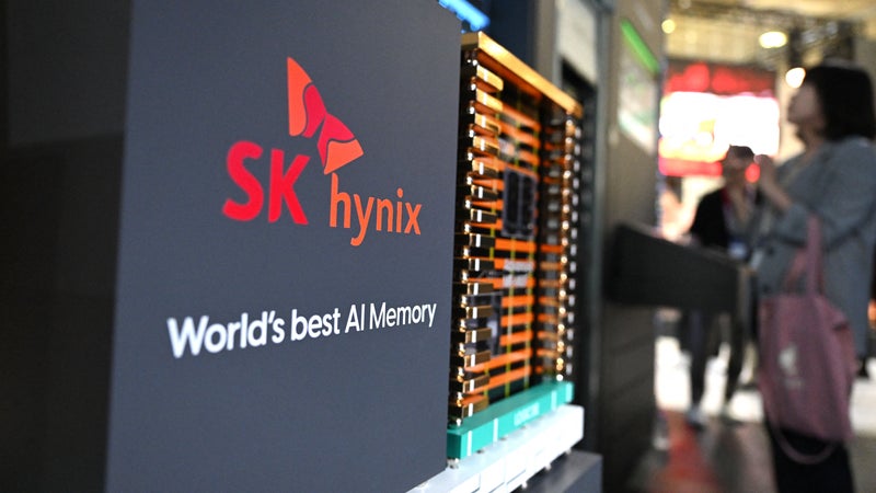 Ce serait une grande victoire pour l’administration Trump: le sud-coréen SK Hynix discute avec Intel d'un accord pour fabriquer pour la première fois des puces mémoire sur le sol américain