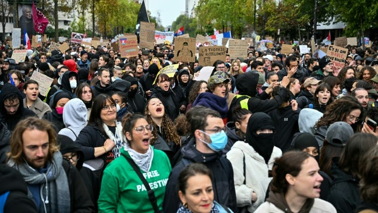 DIRECT. Manifestations du 24 octobre: 110.000 personnes à Paris selon la préfecture qui évoque une "situation calme"