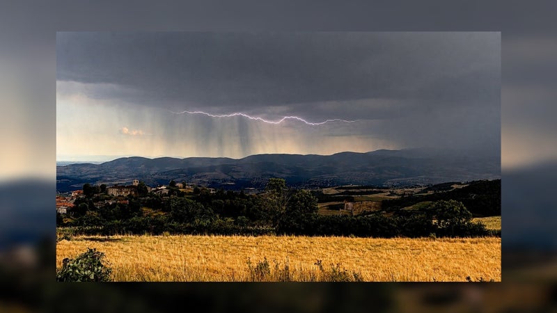 Forts cumuls de pluies, orages, grêlons... Les images des intempéries qui ont touché une partie du Sud du pays ce vendredi