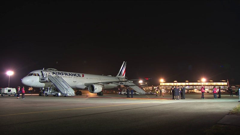 DIRECT. Visite du pape en France: Léon XIV attendu à Metz pour l'ultime journée de son voyage, son avion prêt au décollage