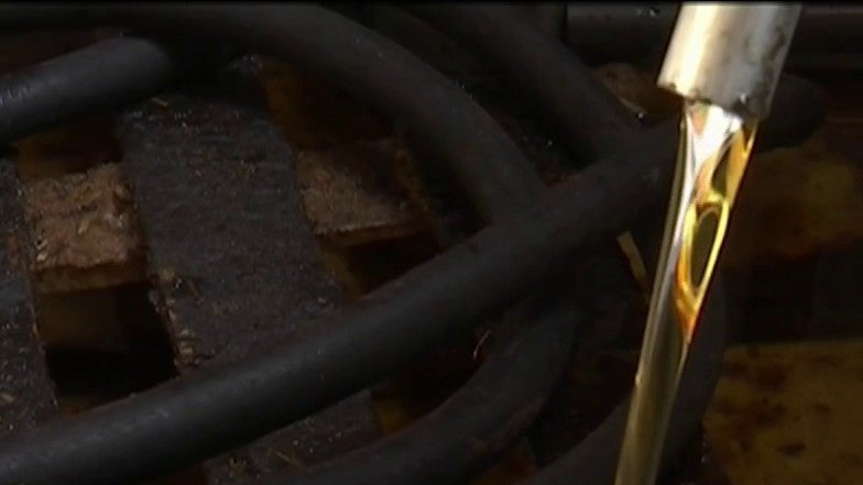 C'est trois fois moins cher que le gazole: même interdite, l’huile de friture usagée fait le plein chez les propriétaires de vieux diesels
