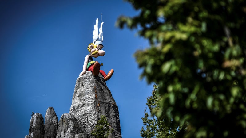 "Il se moque de la France": colère après la découverte d'un assigné à résidence condamné dans l’affaire Paty au Parc Astérix