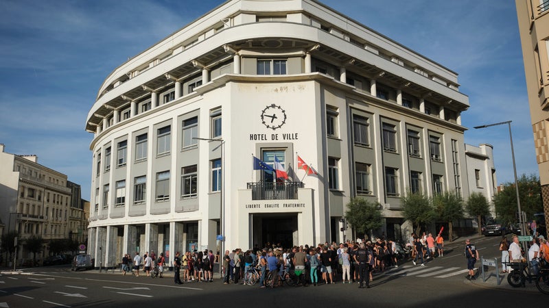 Une "idée aberrante": pourquoi la préfecture des Pyrénées-Atlantiques a adressé une note de 45.000 euros au Canon français