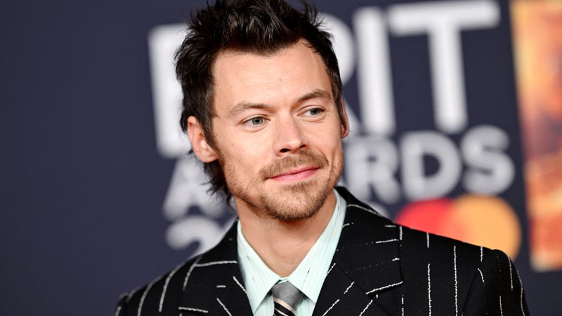 En concert à New York, Harry Styles rend hommage à un homme de 28 ans blessé par l'ICE