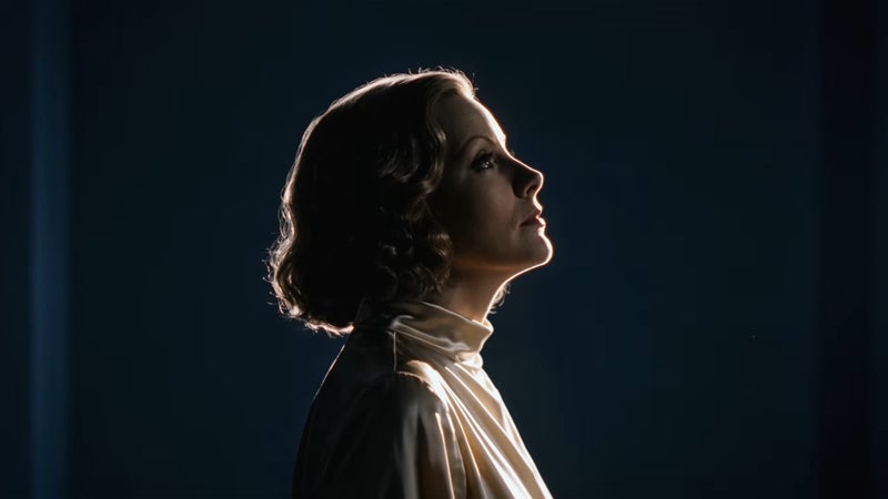 Greta Garbo a été ressuscitée grâce à l'intelligence artificielle, pour jouer dans une publicité pour des roulements à billes, avant un retour à Hollywood?