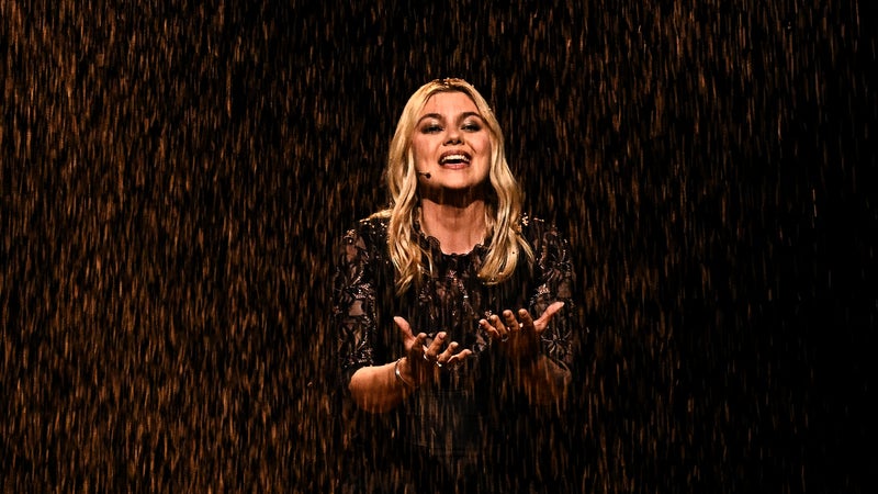Louane annonce un nouvel album en novembre, le premier depuis l'Eurovision