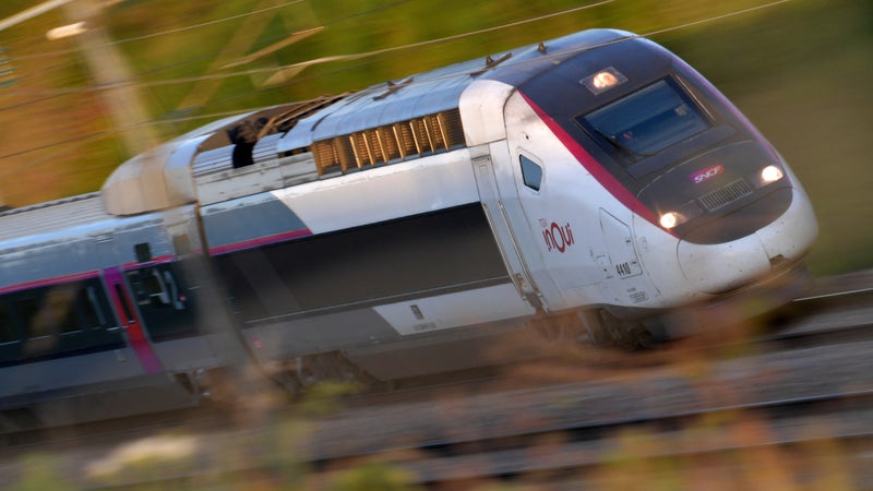 Incendie en Gironde: le trafic ferroviaire interrompu au sud de Bordeaux, l'A63 fermée sur 60km