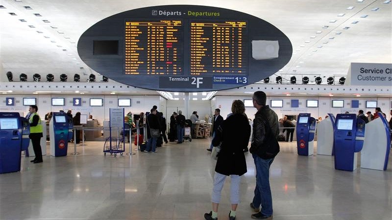 Tempête Austen: le ministre des Transports prévient que "des retards et annulations" de vols sont à prévoir dans les aéroports d'Ile-de-France et de l'Ouest
