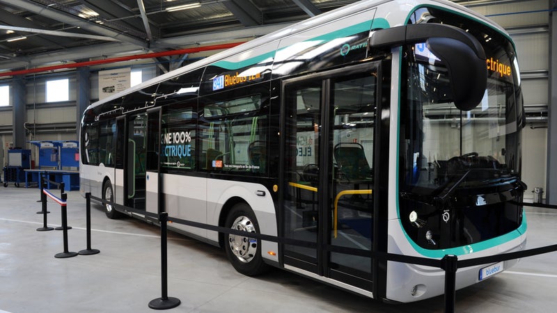 Le groupe Bolloré annonce l'arrêt de sa production de bus électriques en Bretagne: 115 emplois sont sur la sellette avec les batteries Blue Solutions