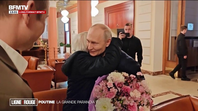 Ligne Rouge: Vladimir Poutine retrouve son ancienne institutrice, "une scène qui n'a rien de spontanée"
