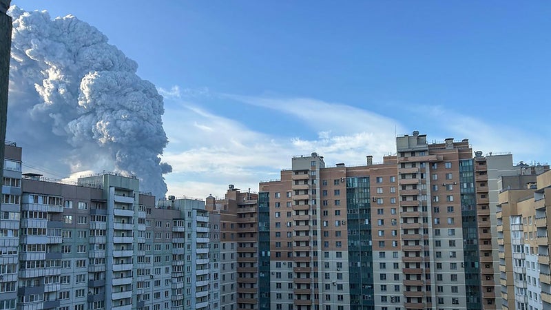 Guerre en Ukraine: un incendie dans un terminal pétrolier de Saint-Pétersbourg après une attaque ukrainienne