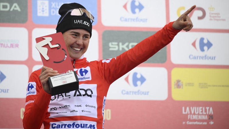Paula Blasi de l equipe UAE Team L IMAD remportant la Vuelta le 9 mai 2026 2326764