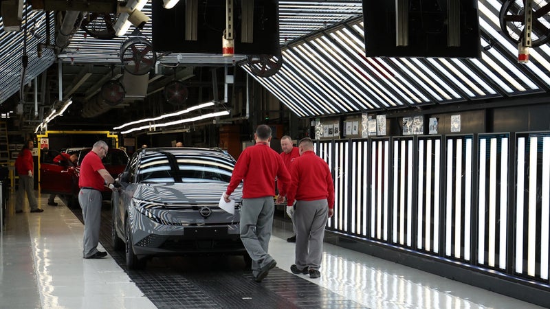 L'avenir de la plus grande usine d'assemblage automobile du Royaume-Uni s'éclaircit: Nissan va investir près de 200 millions d'euros dans son site de Sunderland pour y fabriquer un SUV hybride