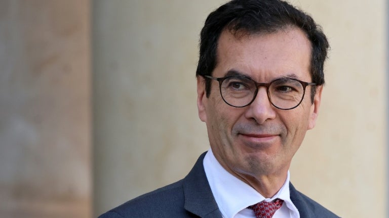"J'appelle à la solidarité des seniors pour redresser notre pays": le ministre du Travail Jean-Pierre Farandou ne ferme pas la porte à une désindexation des pensions de retraite