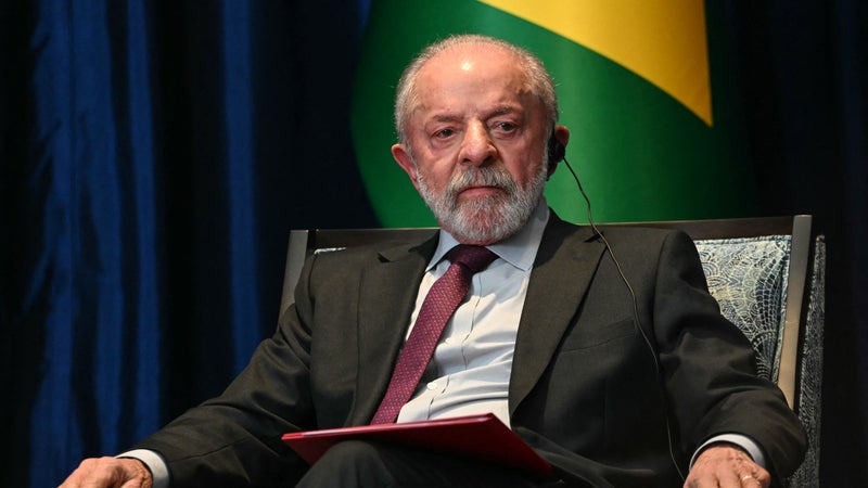 Réélection de Lula au Brésil: le parti de Flavio Bolsonaro reconnaît la victoire surprise du président sortant