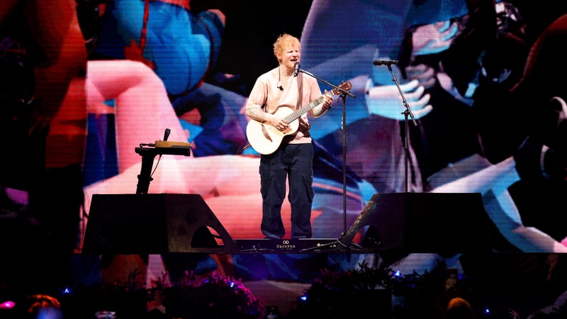 Appels au boycott, défections d'artistes... Ed Sheeran, superstar de la pop percutée par l'onde de choc de Gaza