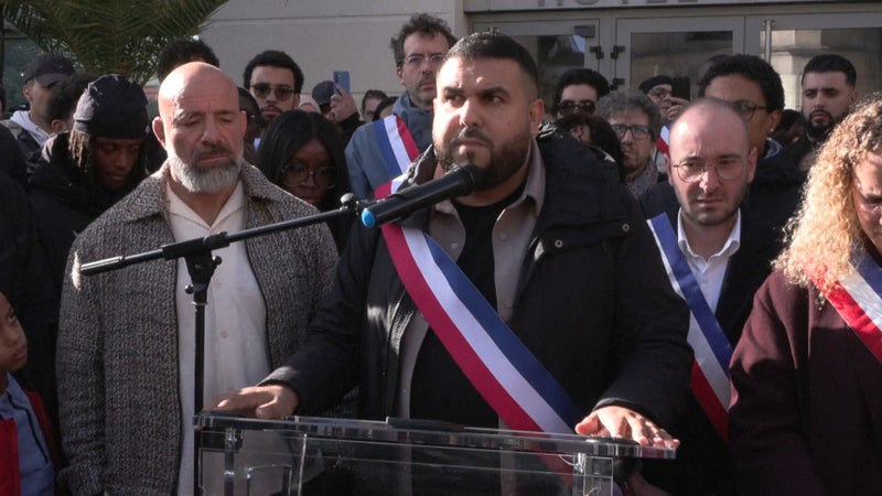 "Nous ne baisserons jamais la tête face au racisme": la prise de parole du maire d'Aubervilliers lors la marche blanche en hommage à Pengo Bossio Wangi, tué à Trappes