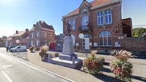 La mairie de Lécluse, dans le Nord.