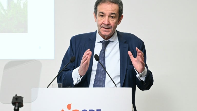 "Ces rendez-vous sont inacceptables": le syndicat CGT d'EDF "condamne" des rencontres entre le patron de l'énergéticien Bernard Fontana et Marine Le Pen et Sarah Knafo