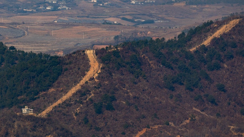 Une probable explosion de mine fait trois blessés dans la Zone démilitarisée entre les deux Corées