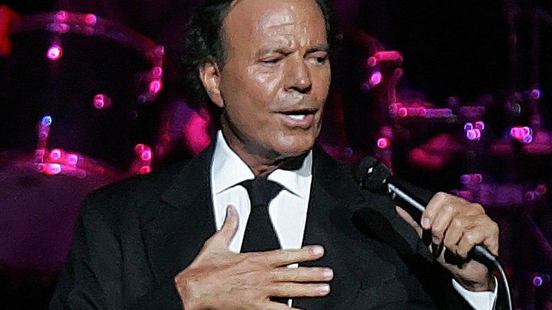 Deux ex-employées qui ont accusé Julio Iglesias de viols, portent à nouveau plainte
