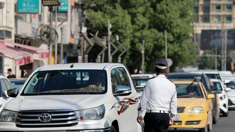 Certains automobilistes attendent deux heures sans réussir à faire le plein: malgré d'immenses réserves de pétrole, les pénuries de carburant liées à la guerre au Moyen-Orient provoquent de longues files d'attente devant les stations-service en Irak