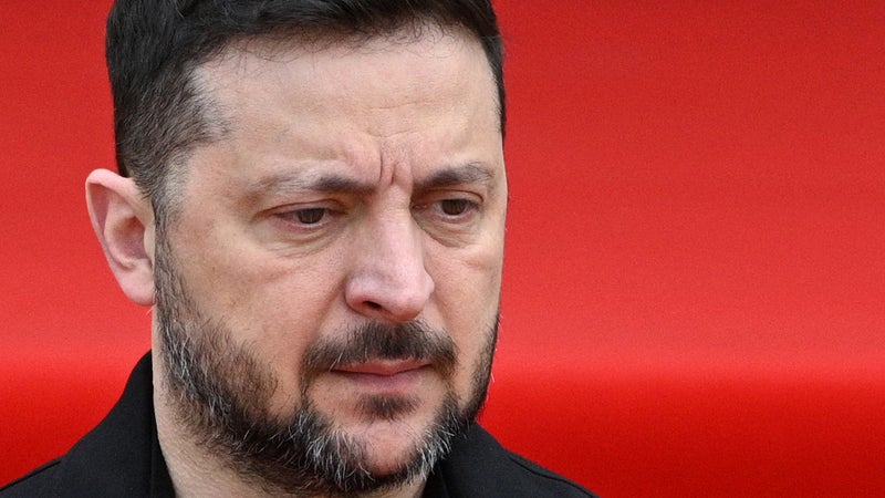 Guerre en Ukraine: Volodymyr Zelensky prévient que les drones ukrainiens vont rendre "dangereux" le ciel russe