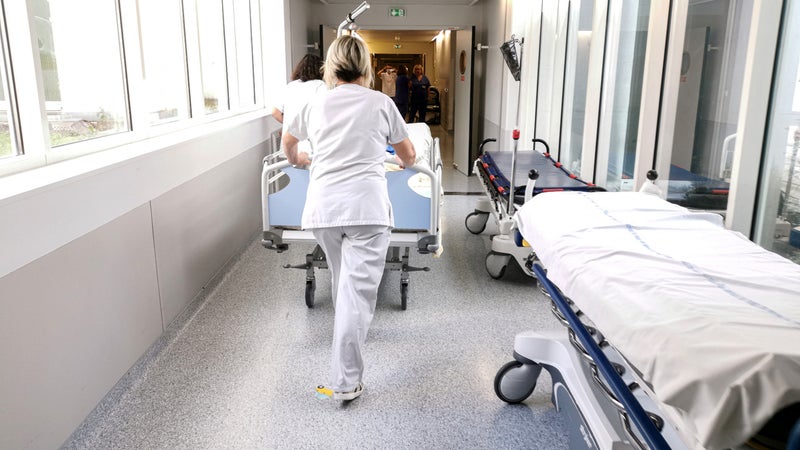 Mort d'un patient à l'hôpital d'Auxerre après "une erreur d'administration médicamenteuse": une enquête pour "homicide involontaire" ouverte