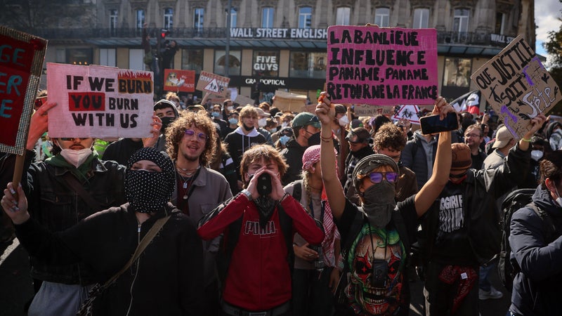 DIRECT. Manifestations du 17 octobre: à Paris, la tête de cortège est arrivée place de Clichy