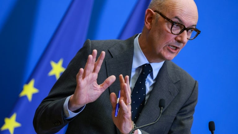 "Il va falloir qu'on toilette ça": le ministre de l'Économie veut rétropédaler sur la suppression d'un avantage fiscal important sur les transmissions d'entreprises