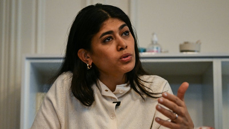 Prétendue drogue dans le sac de Rima Hassan: l'eurodéputée porte plainte contre Laurent Nuñez pour "violation du secret de l'enquête"