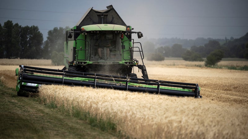 "Mon rôle c'est de leur sauver la vie": cette association vient en aide aux agriculteurs en difficulté avec des conseils parfois drastiques