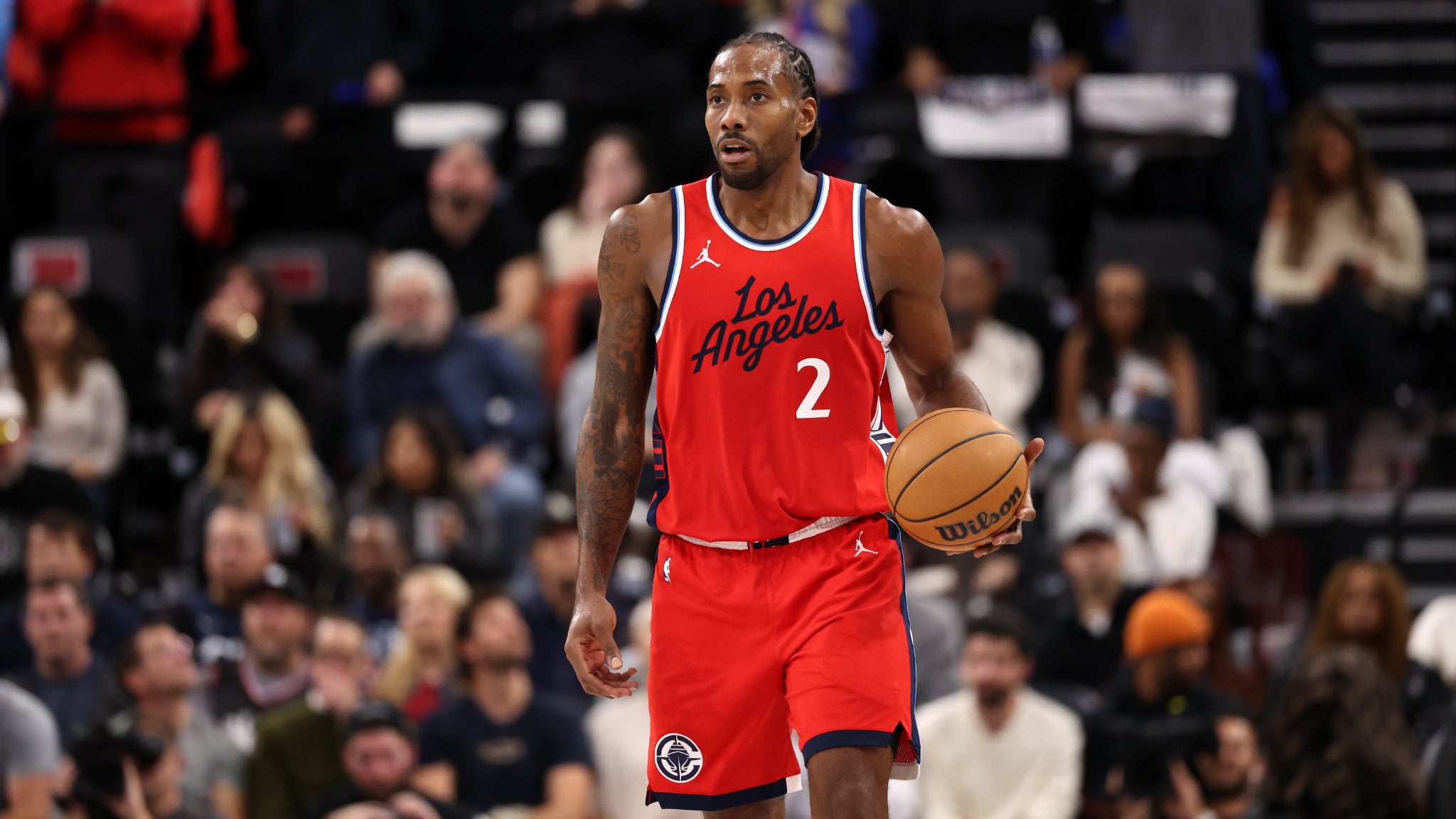 NBA: Kawhi Leonard fait son grand retour aux Toronto Raptors, sept ans après un sacre inoubliable